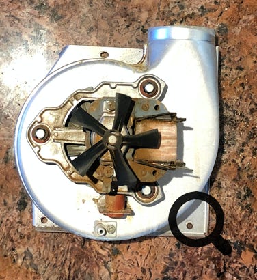 Three-fixing-screw Suprima fan - top screw hole is not present on two-screw version fan